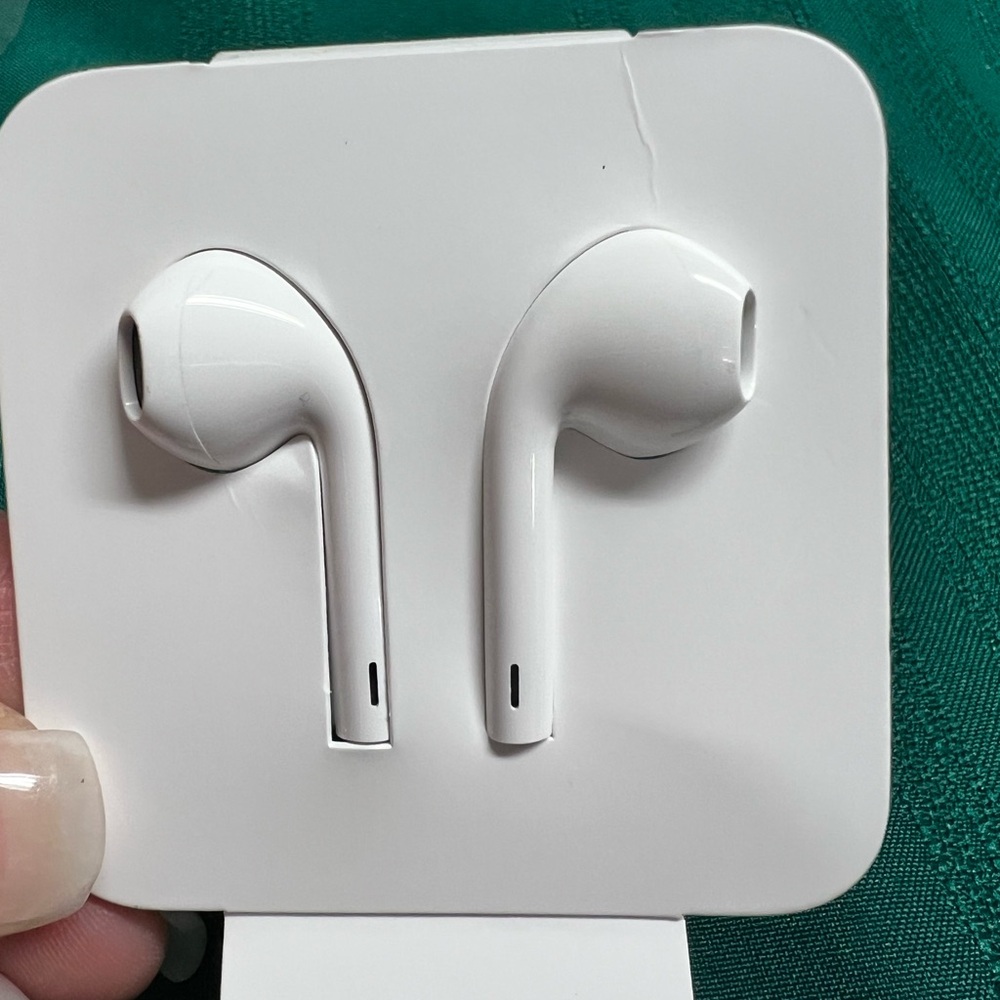 iphone ear buds and aux cable adapter & plug - Picture 4 of 8